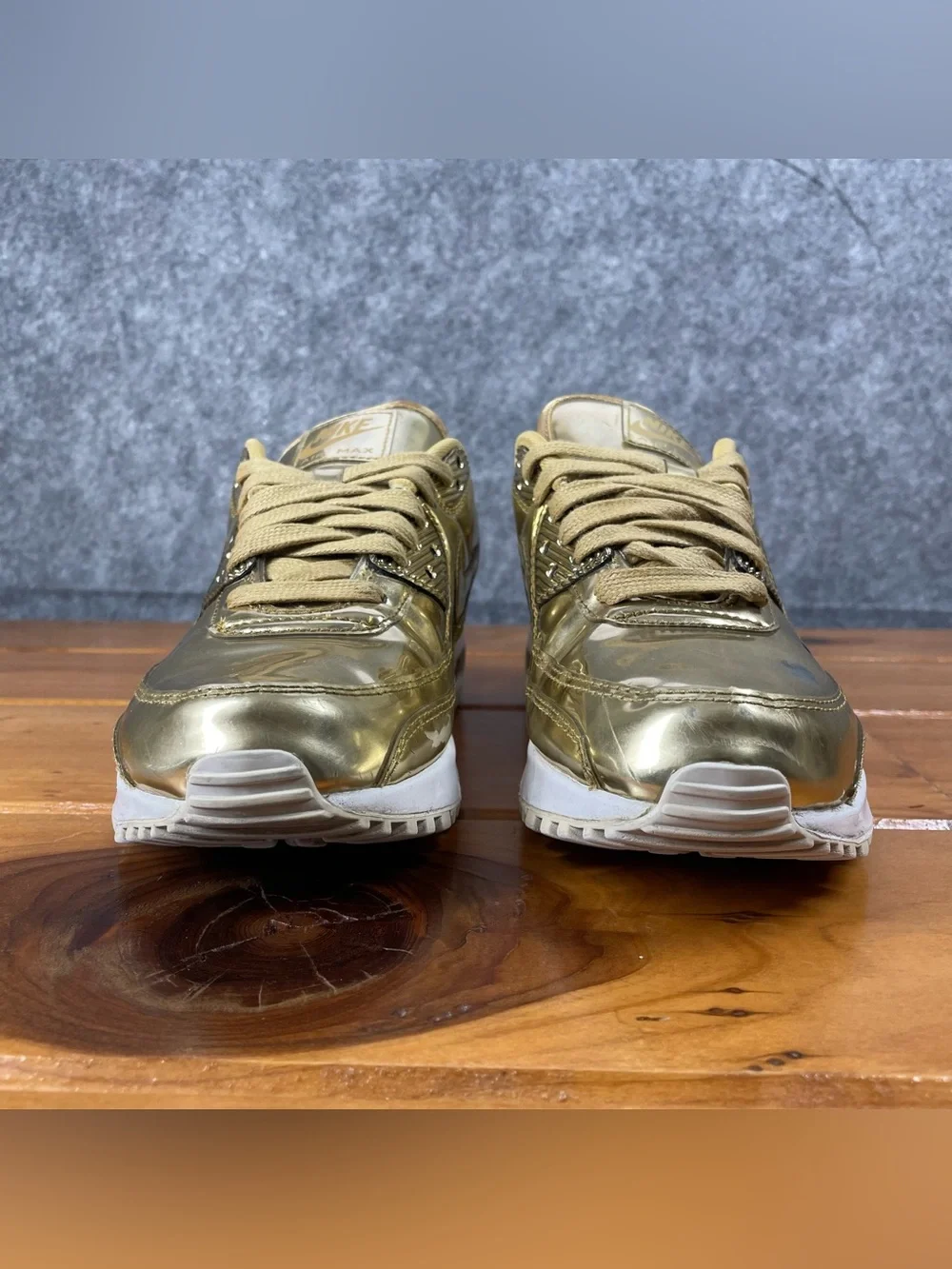 Nike Air Max 90 SP Womens Size 8.5 Metallic Gold Sneakers (CQ6639-700) FLAWS